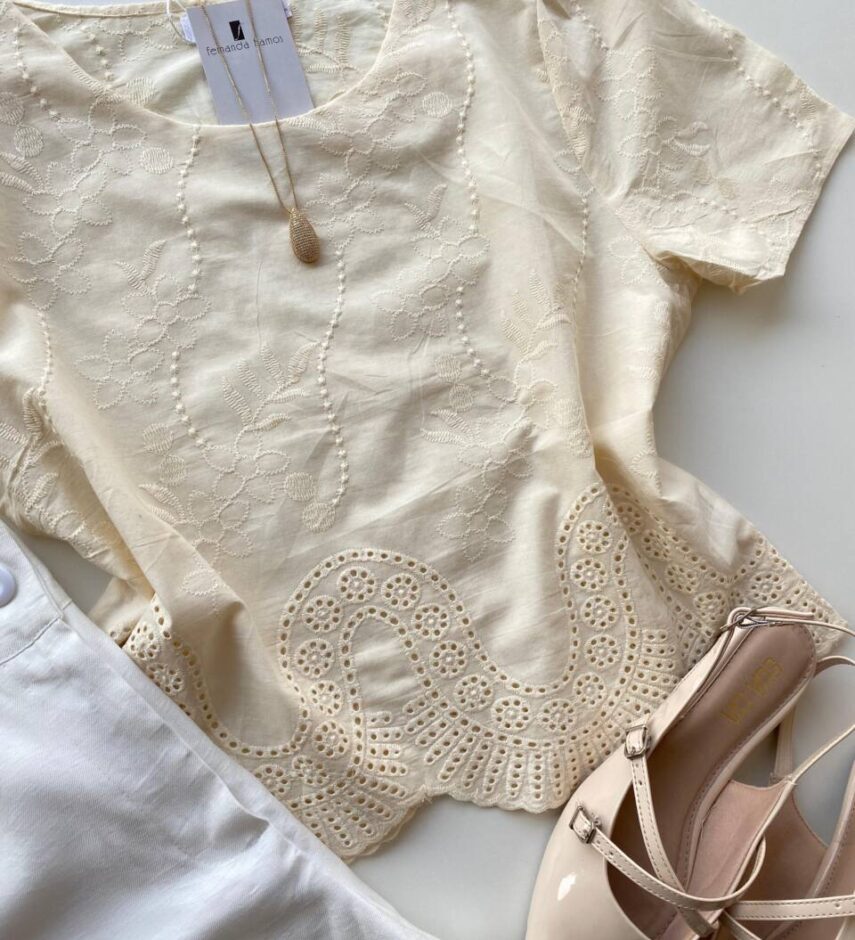 Blusa Feminina Manga Curta Helena com Bordado Creme - Fernanda Ramos Store