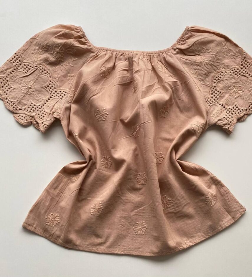 Blusa Feminina Manga Curta Júlia com Bordado Bege - Fernanda Ramos Store