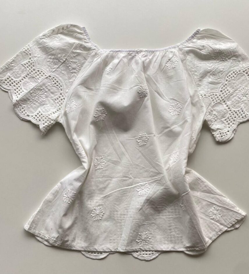 Blusa Feminina Manga Curta Júlia com Bordado Branca - Fernanda Ramos Store