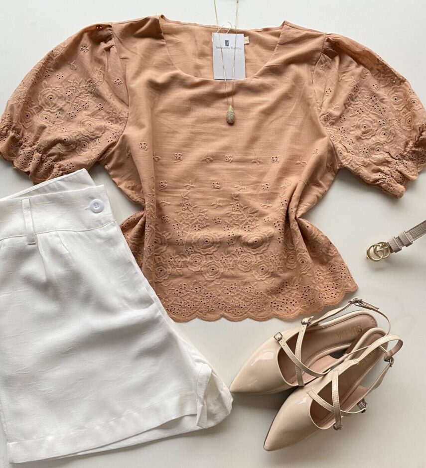 Blusa Feminina Manga Curta Olívia com Bordado Bege - Fernanda Ramos Store