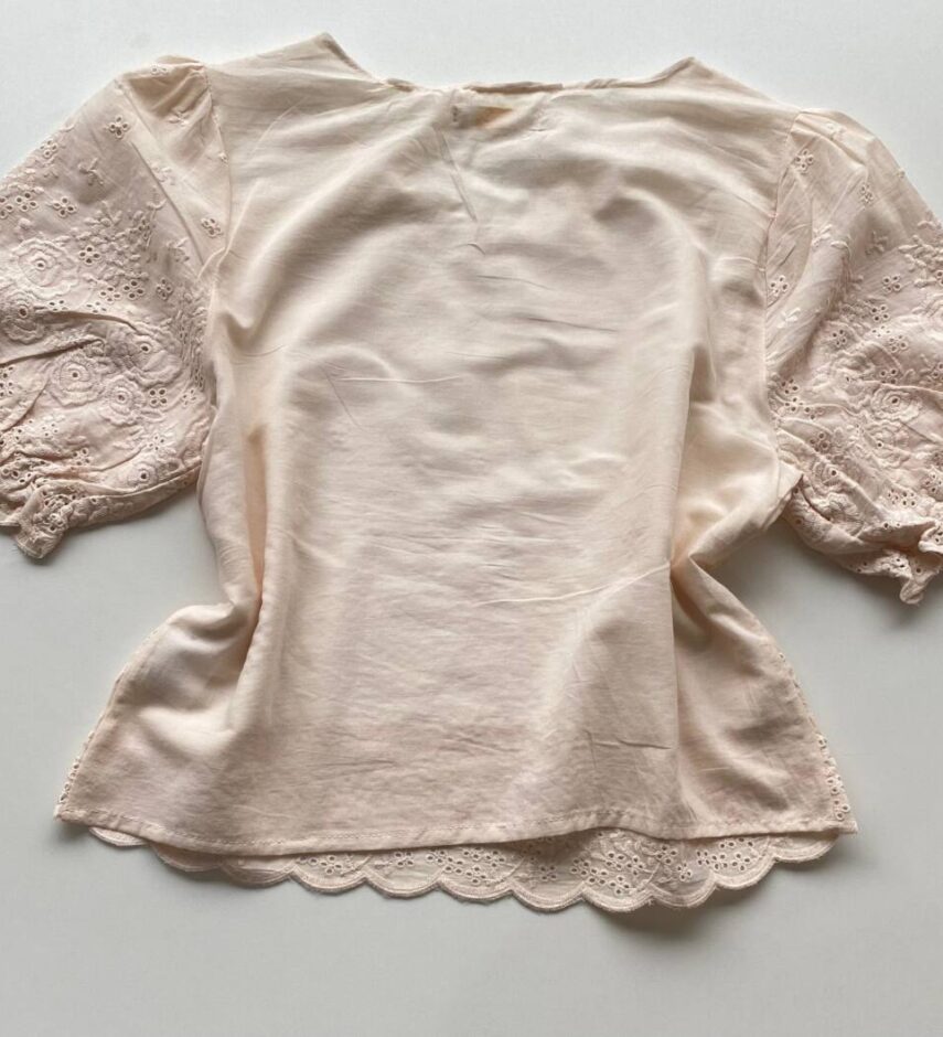 Blusa Feminina Manga Curta Olívia com Bordado Salmão - Fernanda Ramos Store