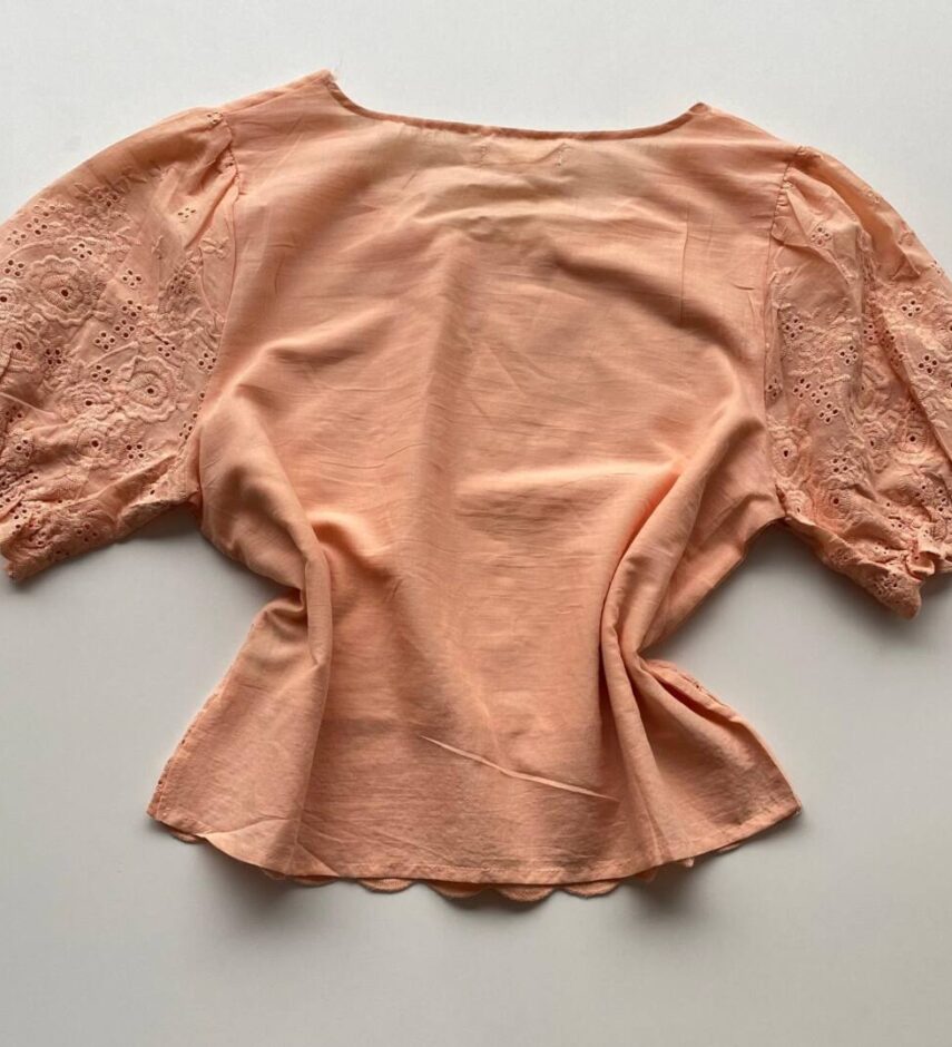Blusa Feminina Manga Curta Olívia com Bordado Salmão Escuro - Fernanda Ramos Store