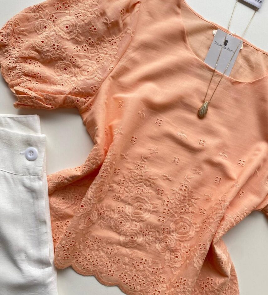 Blusa Feminina Manga Curta Olívia com Bordado Salmão Escuro - Fernanda Ramos Store