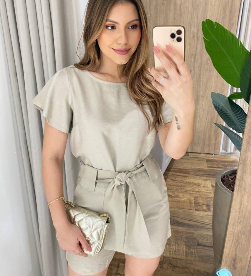 Conjunto Feminino Bia Blusa Manga Curta e Short com Amarração Caqui - Fernanda Ramos Store