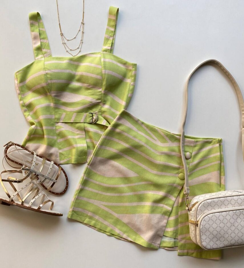 Conjunto Feminino Bia Cropped com Bojo e Short Saia Verde Estampado - Fernanda Ramos Store