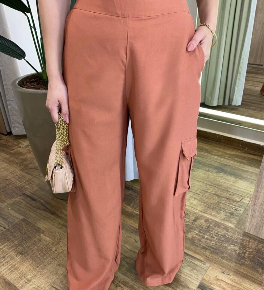 Conjunto Feminino Cropped com Bojo e Calça Cargo Pantalona Terra - Fernanda Ramos Store