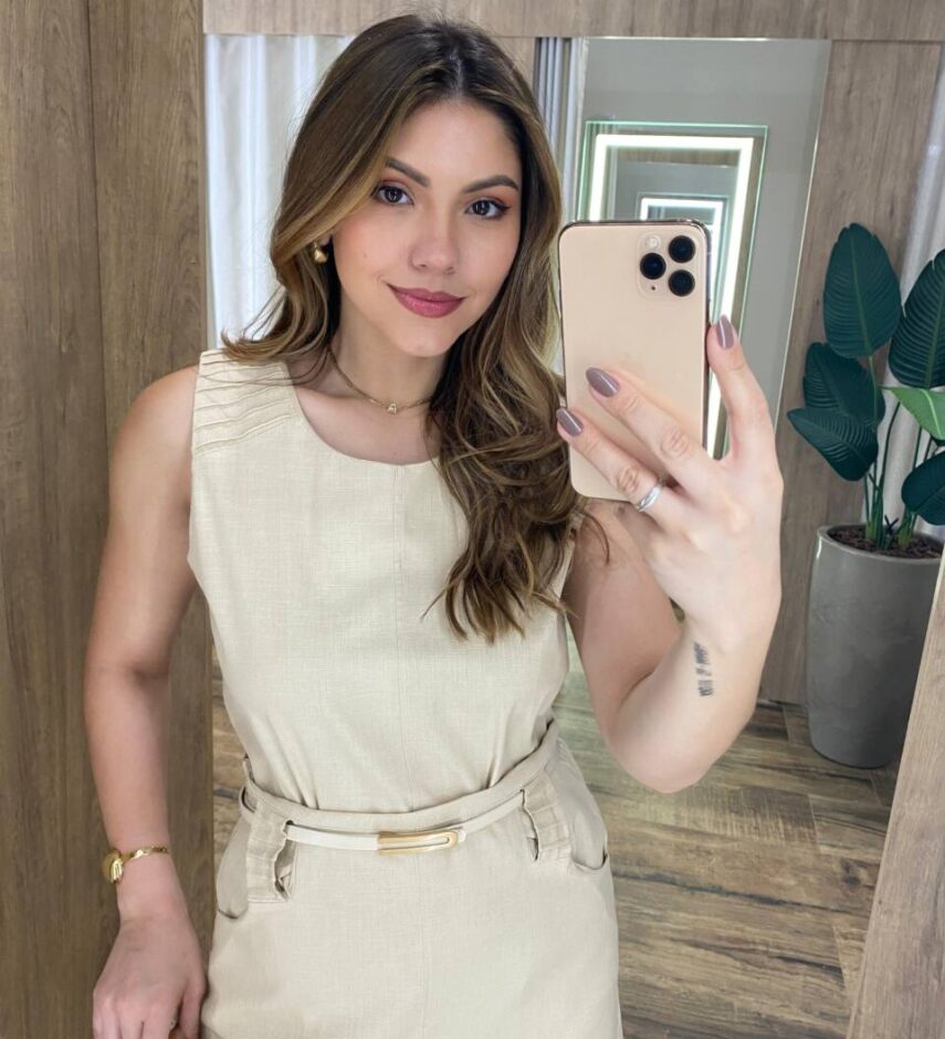 Conjunto Feminino Sarah Cropped e Saia Midi Bege com Cinto - Fernanda Ramos Store