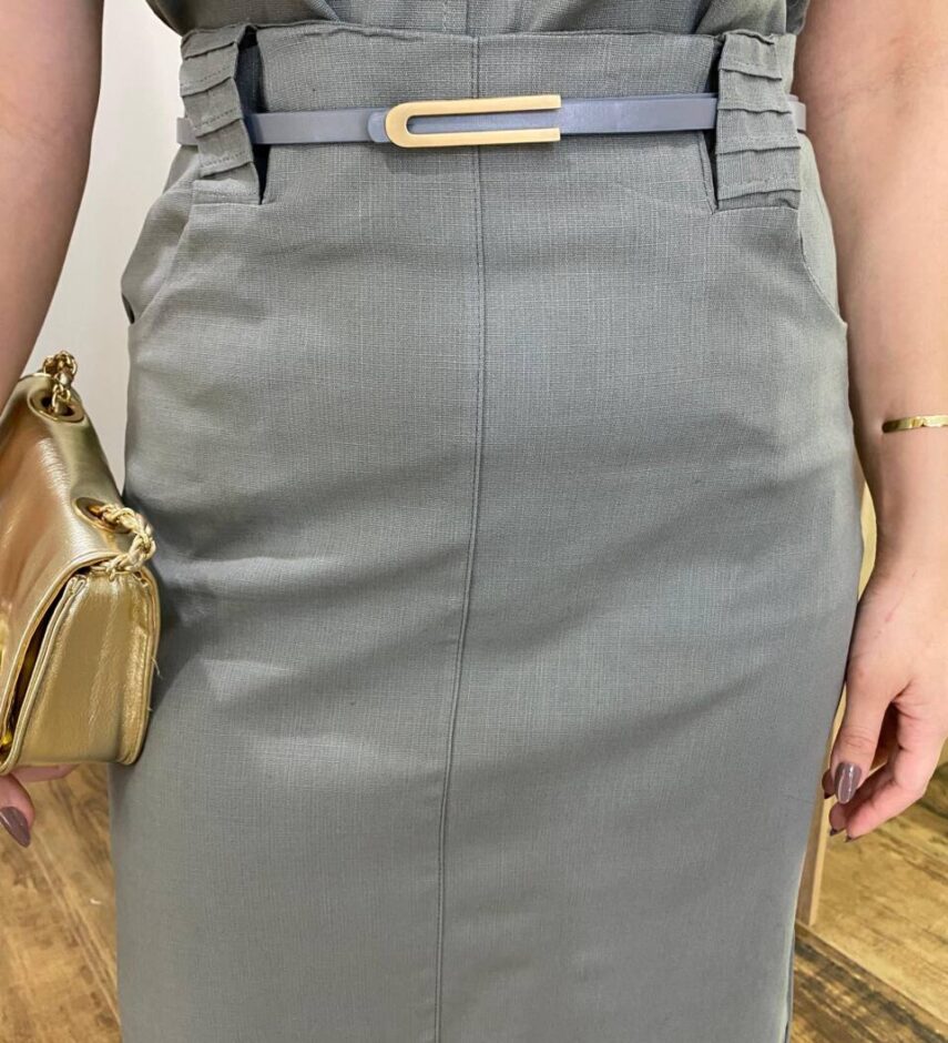 Conjunto Feminino Sarah Cropped e Saia Midi Cinza com Cinto - Fernanda Ramos Store
