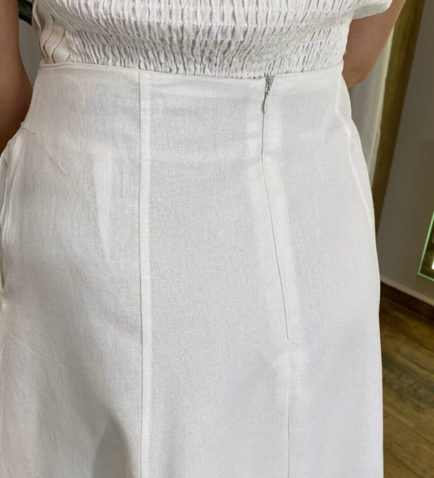 Conjunto Feminino Viscolinho Cropped e Saia Midi Off White com Amarração - Fernanda Ramos Store