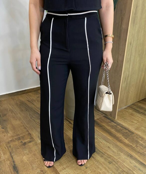 Conjunto Liz Cropped com Bolsos Falsos e Calça Pantalona Preto - Fernanda Ramos Store