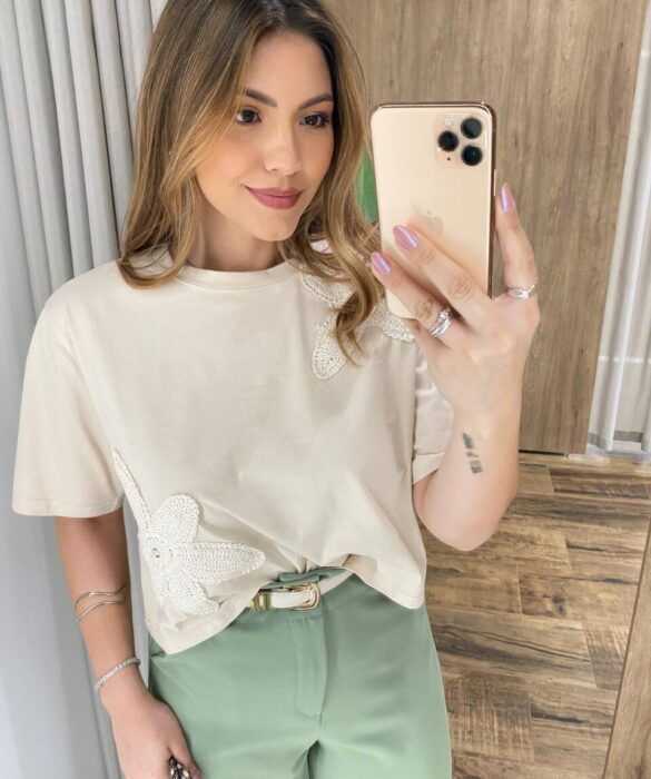 Cropped Feminino Manga Curta Stella Nude com Detalhe em Crochê - Fernanda Ramos Store