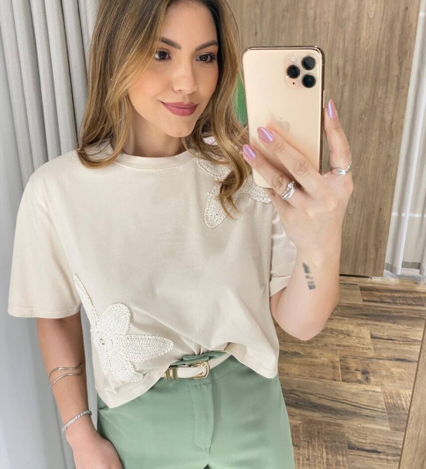 Cropped Feminino Manga Curta Stella Nude com Detalhe em Crochê - Fernanda Ramos Store