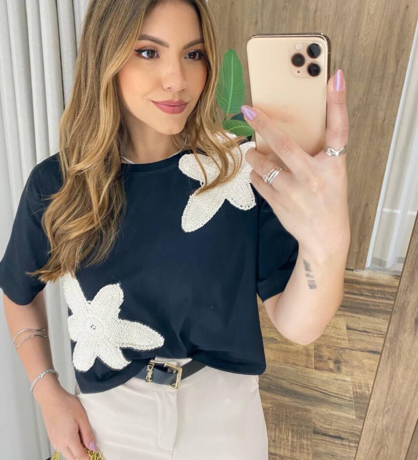 Cropped Feminino Manga Curta Stella Preto com Detalhe em Crochê - Fernanda Ramos Store