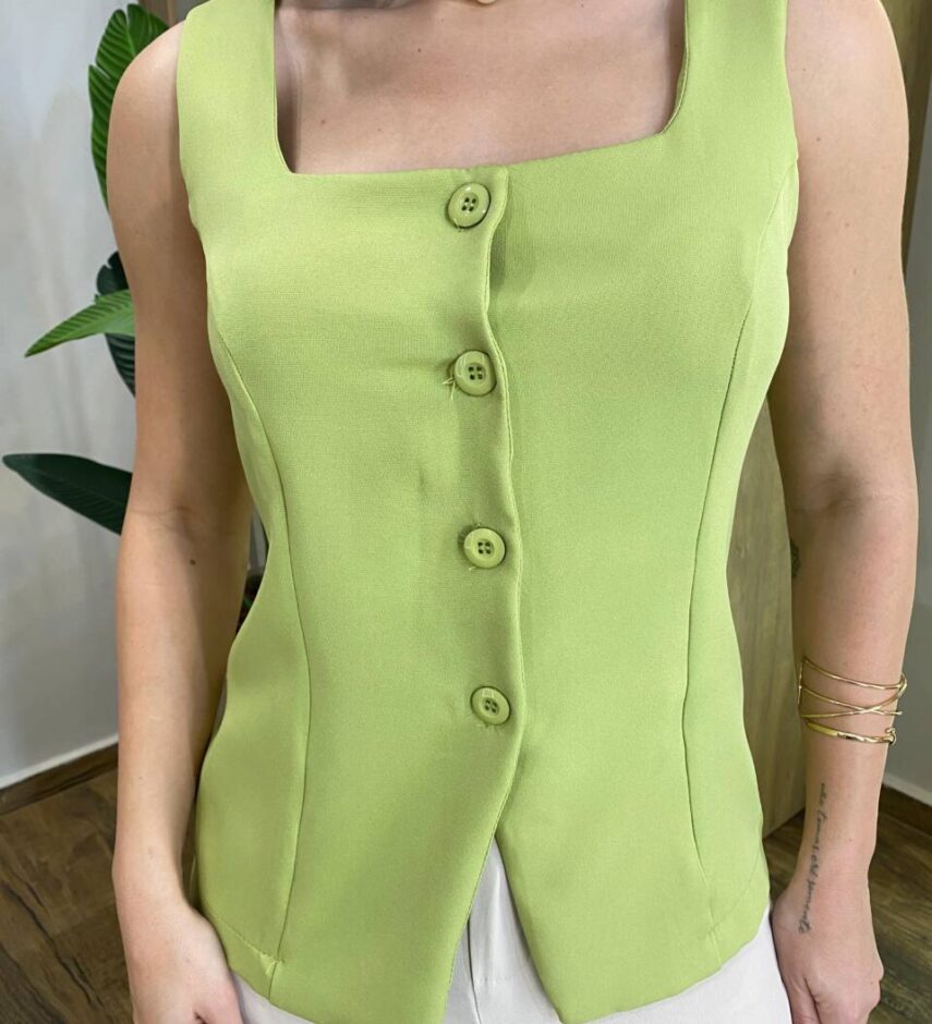 Regata Feminina Alfaiataria Valentina Verde Pistache com Botões - Fernanda Ramos Store