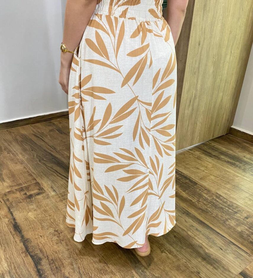 Saia Longa Feminina Ingrid com Bolsos e Fenda Estampada de Bege - Fernanda Ramos Store