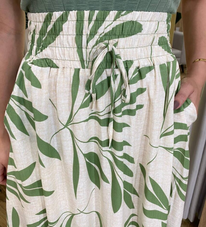 Saia Longa Feminina Ingrid com Bolsos e Fenda Estampada de Verde - Fernanda Ramos Store