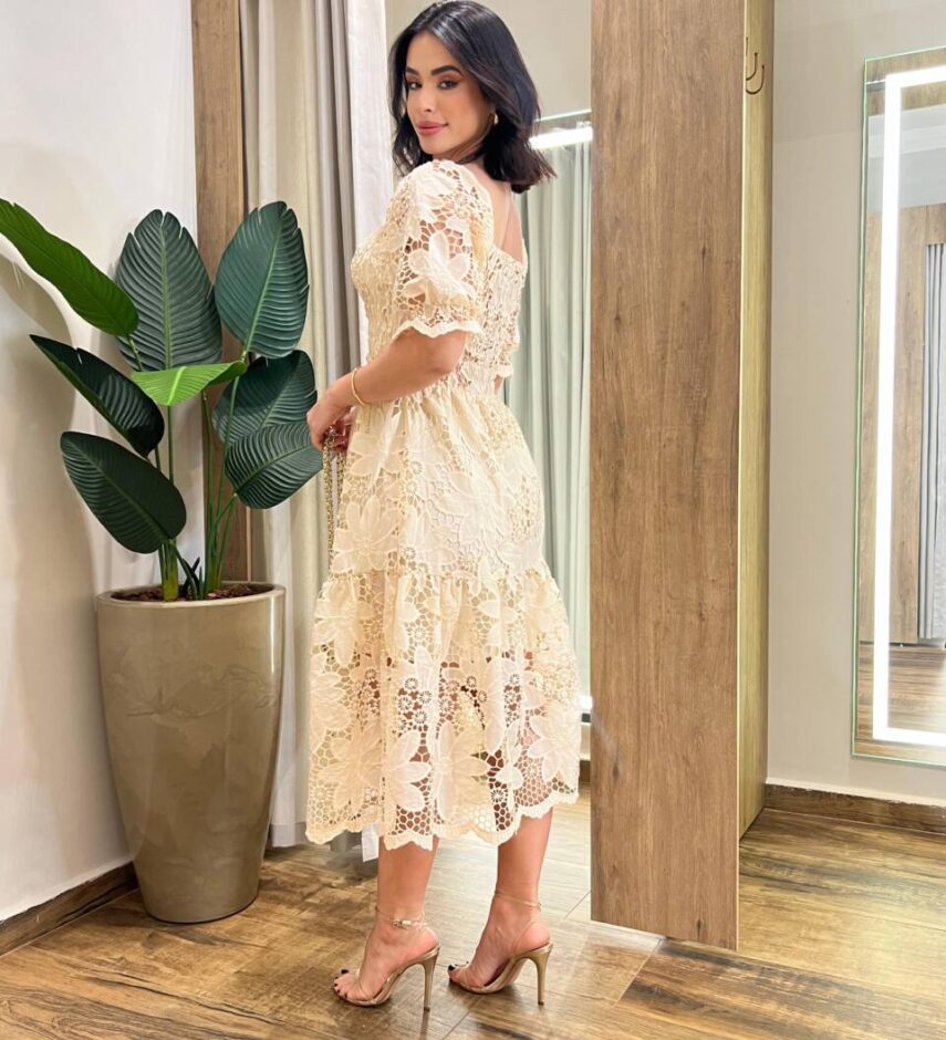 Vestido Midi de Laise sem Bojo Manga Princesa com Lastex Nude - Fernanda Ramos Store