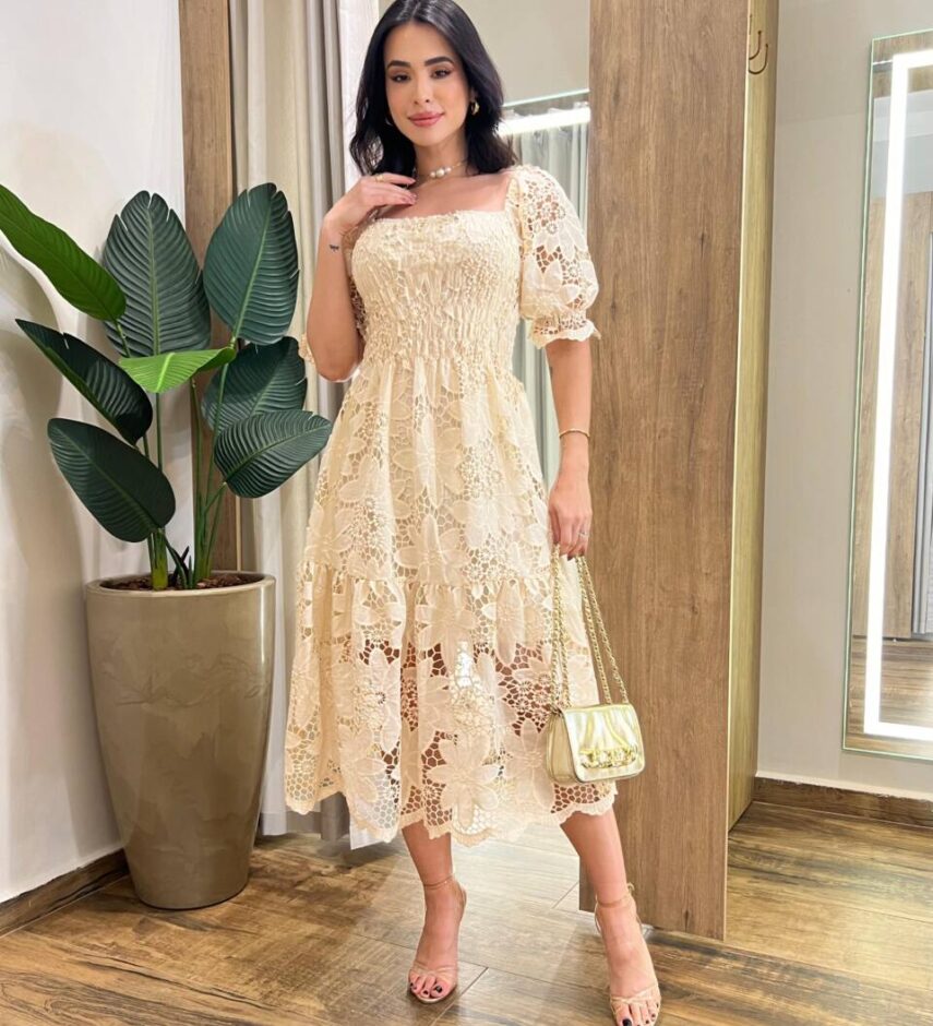 Vestido Midi de Laise sem Bojo Manga Princesa com Lastex Nude - Fernanda Ramos Store