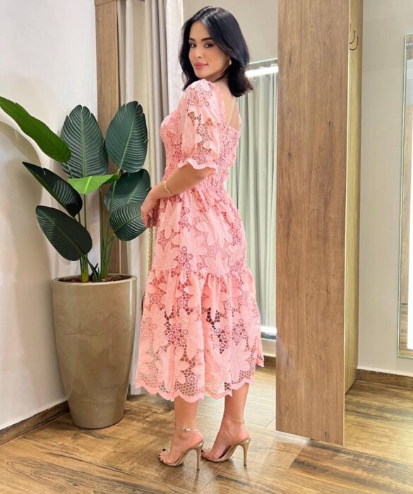 Vestido Midi de Laise sem Bojo Manga Princesa com Lastex Rosa - Fernanda Ramos Store