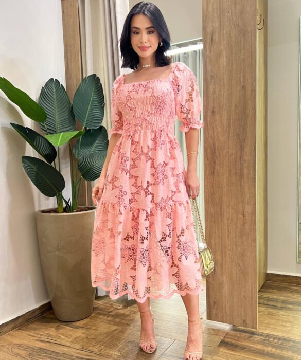 Vestido Midi de Laise sem Bojo Manga Princesa com Lastex Rosa - Fernanda Ramos Store