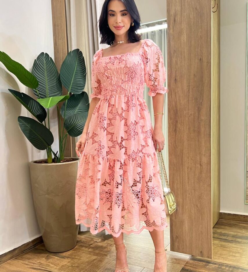 Vestido Midi de Laise sem Bojo Manga Princesa com Lastex Rosa - Fernanda Ramos Store