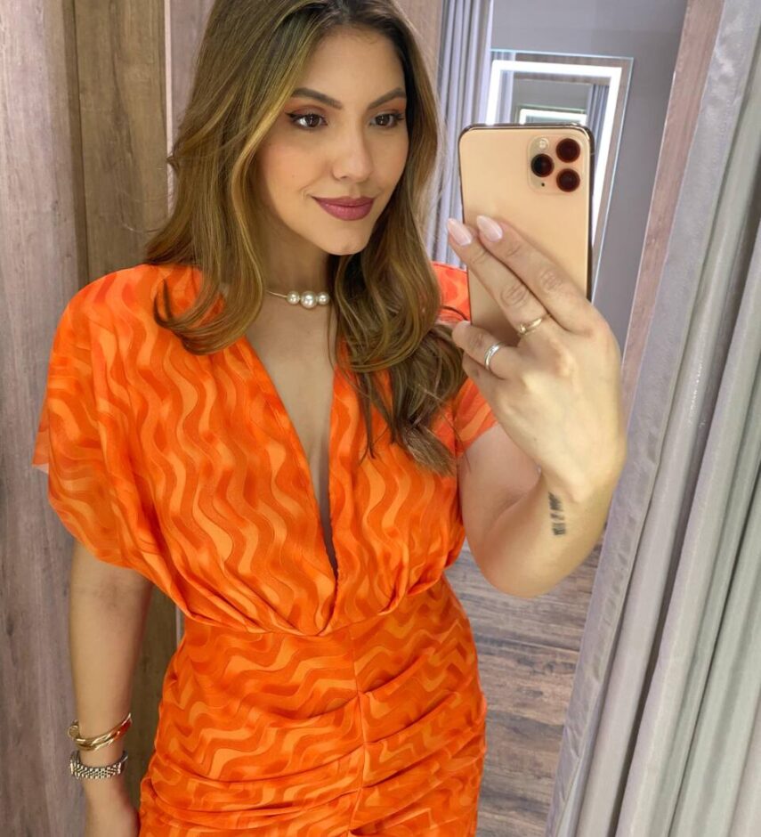 Vestido Midi Jéssica Tule sem Bojo Manga Curta Fenda Frontal Coral - Fernanda Ramos Store
