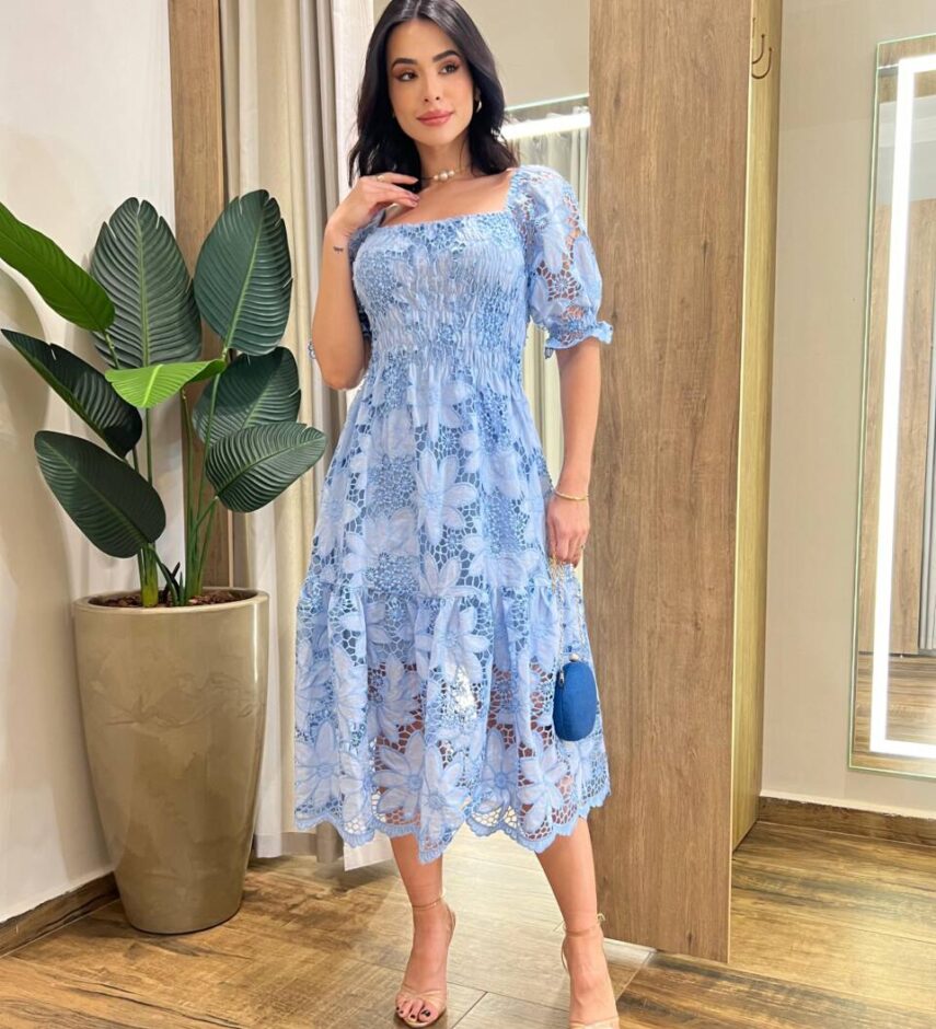 Vestido Midi de Laise sem Bojo Manga Princesa com Lastex Azul - Fernanda Ramos Store