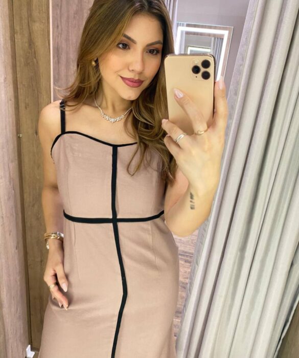 Vestido Midi Zoe sem Bojo Marrom com Fenda Frontal e Detalhe Preto - Fernanda Ramos Store