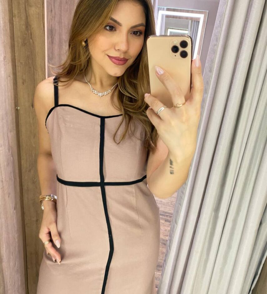 Vestido Midi Zoe sem Bojo Marrom com Fenda Frontal e Detalhe Preto - Fernanda Ramos Store