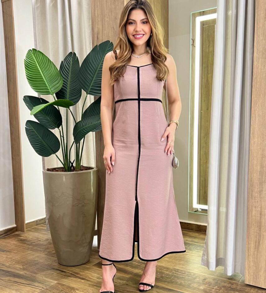 Vestido Midi Zoe sem Bojo Marrom com Fenda Frontal e Detalhe Preto - Fernanda Ramos Store