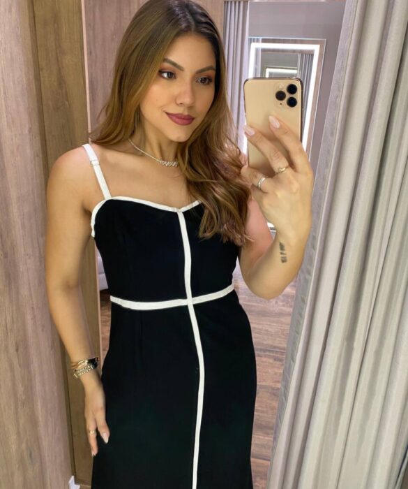 Vestido Midi Zoe sem Bojo Preto com Fenda Frontal e Detalhe Branco - Fernanda Ramos Store