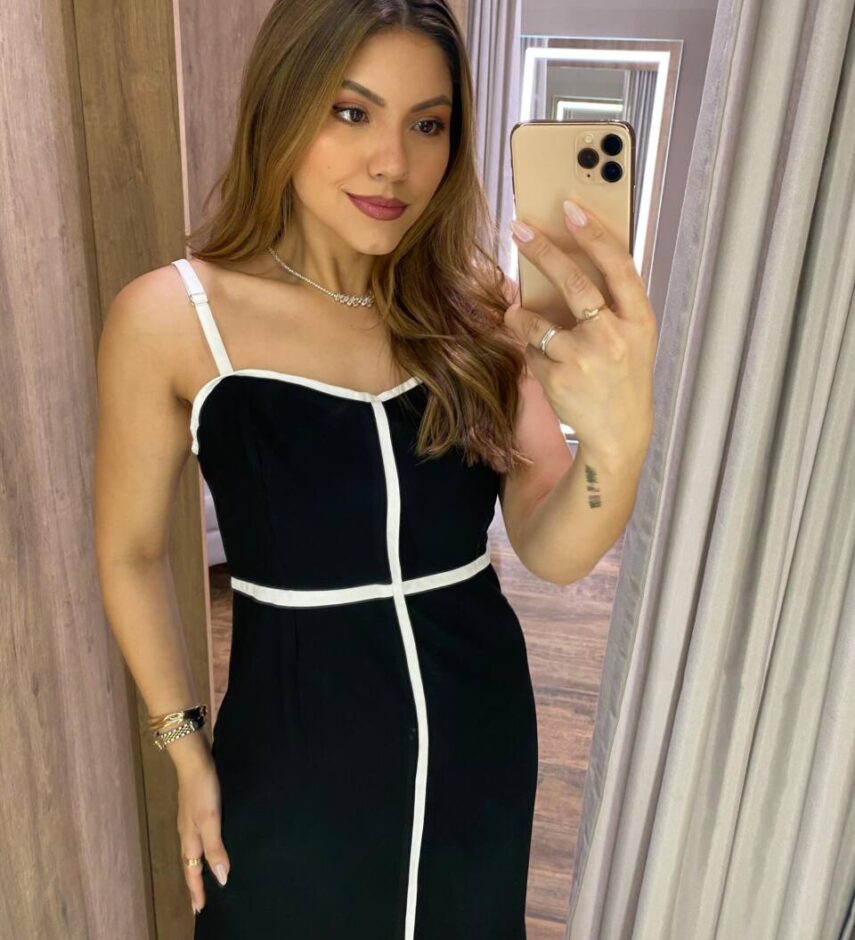 Vestido Midi Zoe sem Bojo Preto com Fenda Frontal e Detalhe Branco - Fernanda Ramos Store