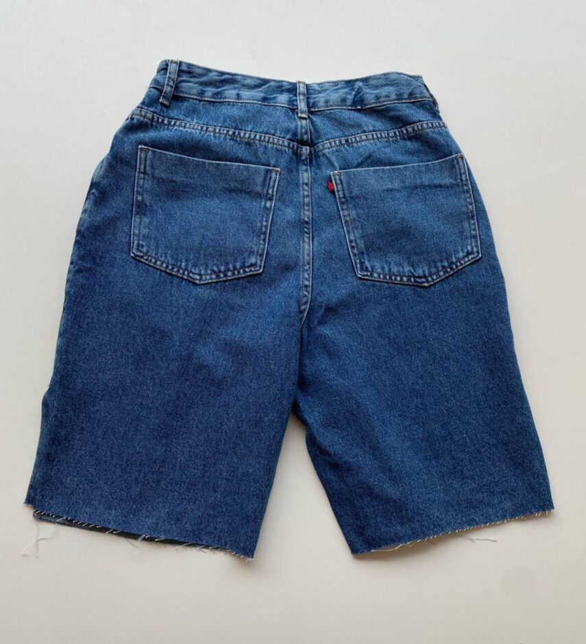 Bermuda Feminina com Fenda Lateral Barra a Fio Jeans 094843 - Fernanda Ramos Store