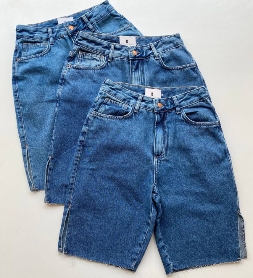 Bermuda Feminina com Fenda Lateral Barra a Fio Jeans 094843 - Fernanda Ramos Store