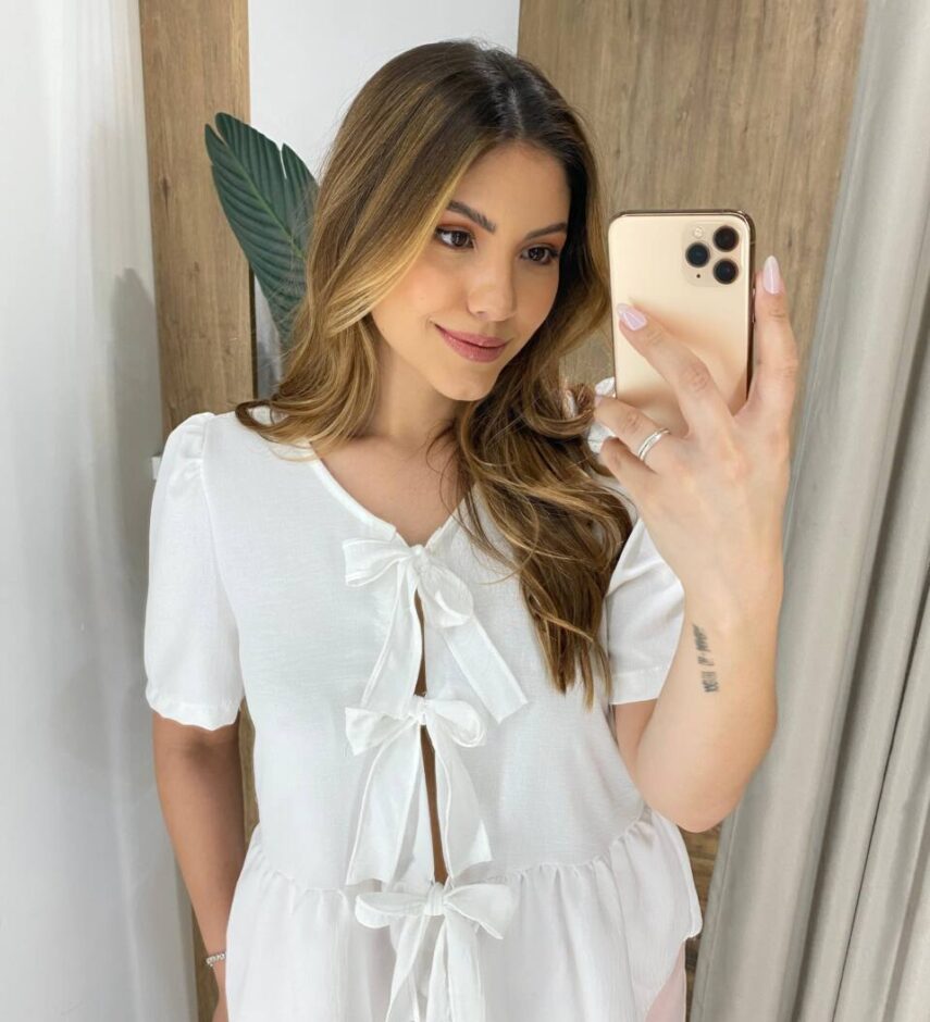 Blusa Bata Manga Curta Alice com Amarração Frontal Branca - Fernanda Ramos Store