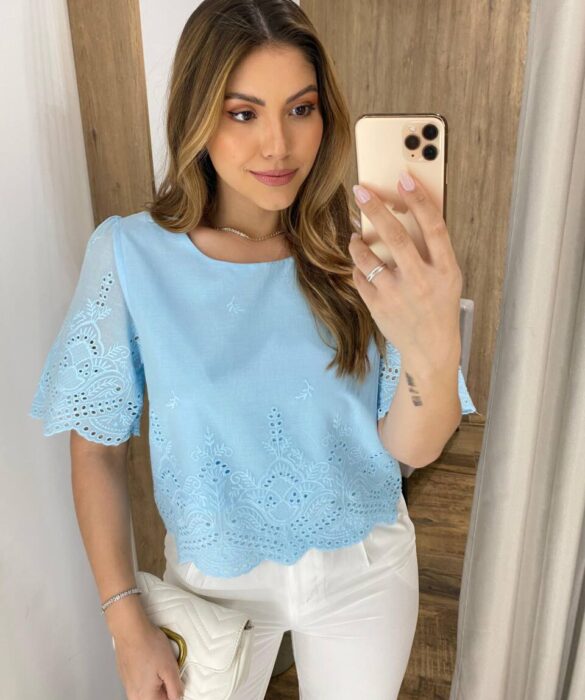 Blusa Feminina Manga Curta Caroline com Bordado Azul - Fernanda Ramos Store