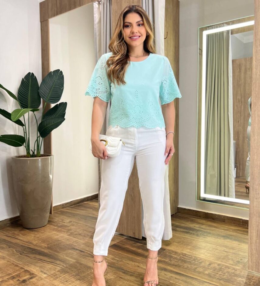 Blusa Feminina Manga Curta Caroline com Bordado Verde Água - Fernanda Ramos Store