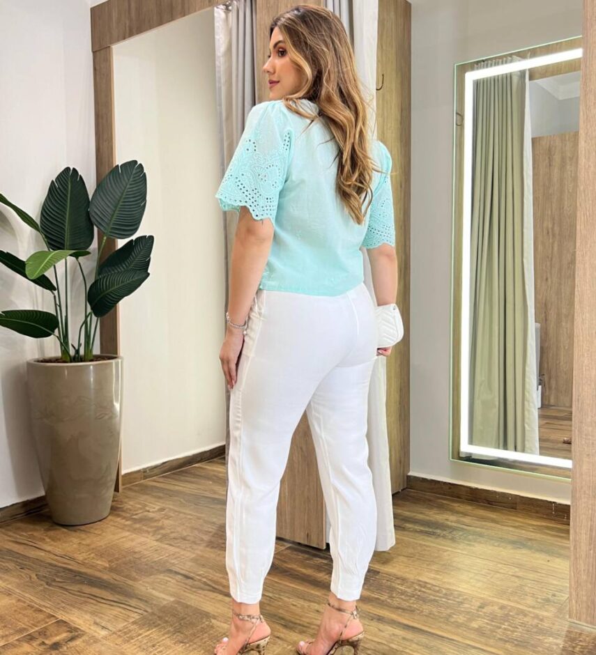 Blusa Feminina Manga Curta Caroline com Bordado Verde Água - Fernanda Ramos Store