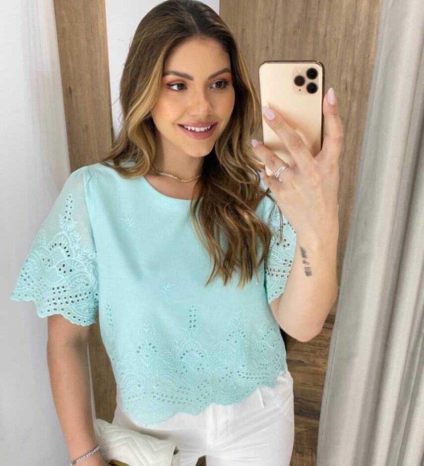 Blusa Feminina Manga Curta Caroline com Bordado Verde Água - Fernanda Ramos Store