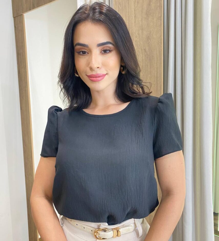 Blusa Feminina Manga Curta Nina de Crepe Preta - Fernanda Ramos Store