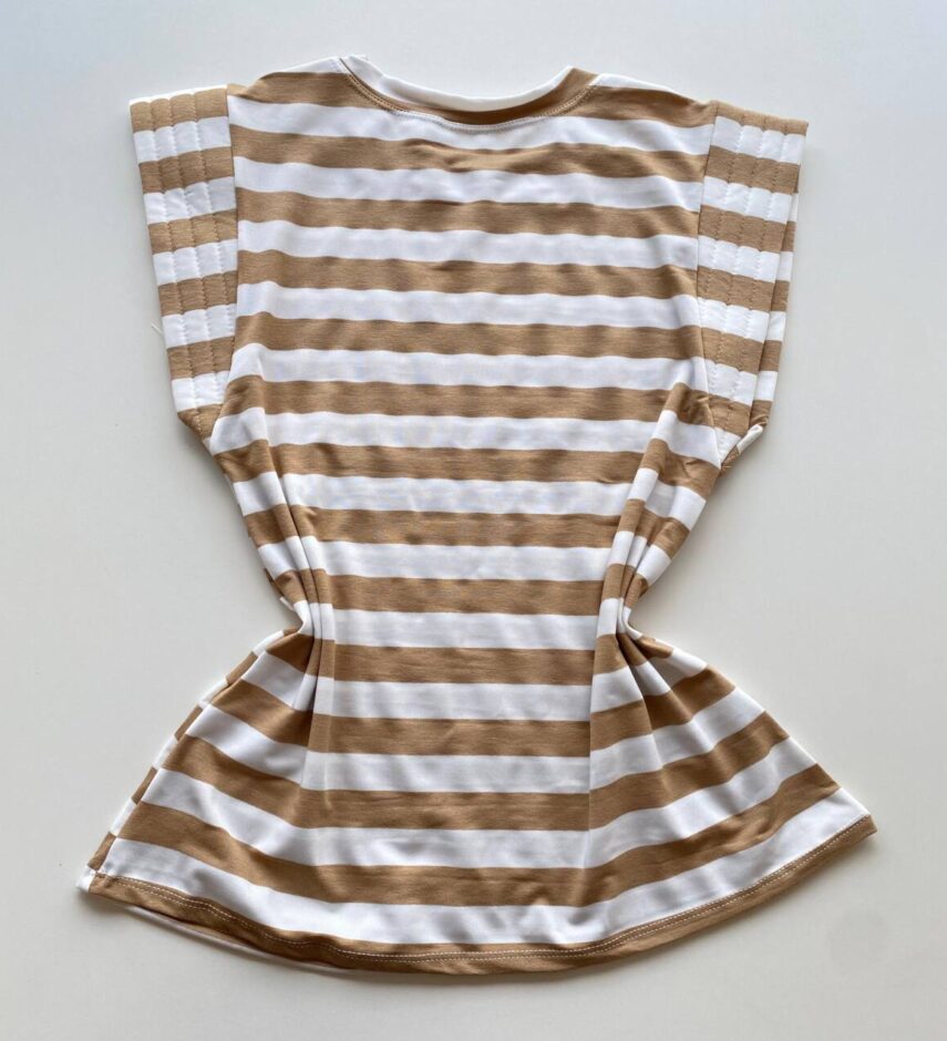 Blusa Feminina Tee Muscle Fernanda Listrada de Caramelo - Fernanda Ramos Store