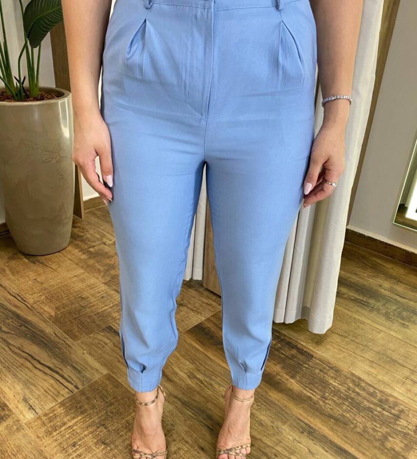 Calça Cenoura Alfaiataria Feminina Jaque com Bolsos Azul - Fernanda Ramos Store