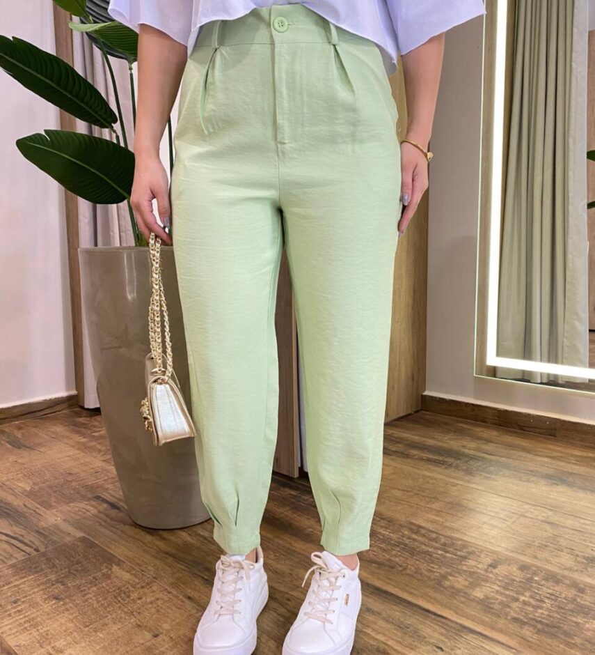 Calça Cenoura Alfaiataria Feminina Jaque com Bolsos Verde - Fernanda Ramos Store