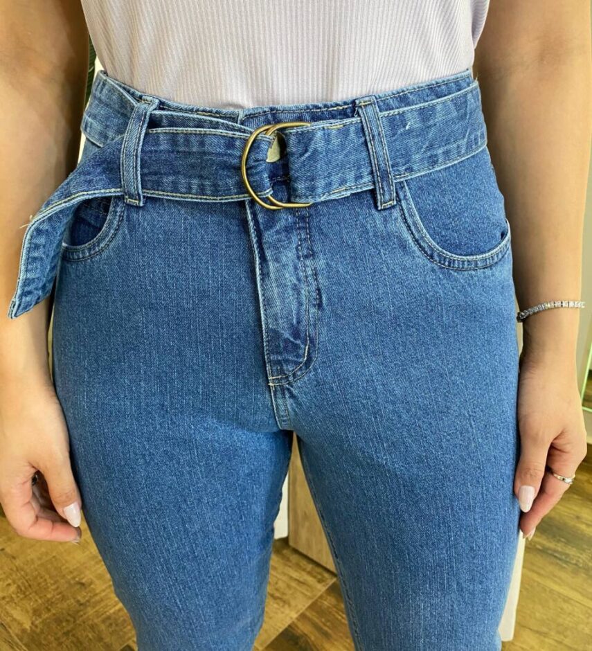 Calça Jeans Feminina Emanuelly Mom com Cinto 29370 - Fernanda Ramos Store