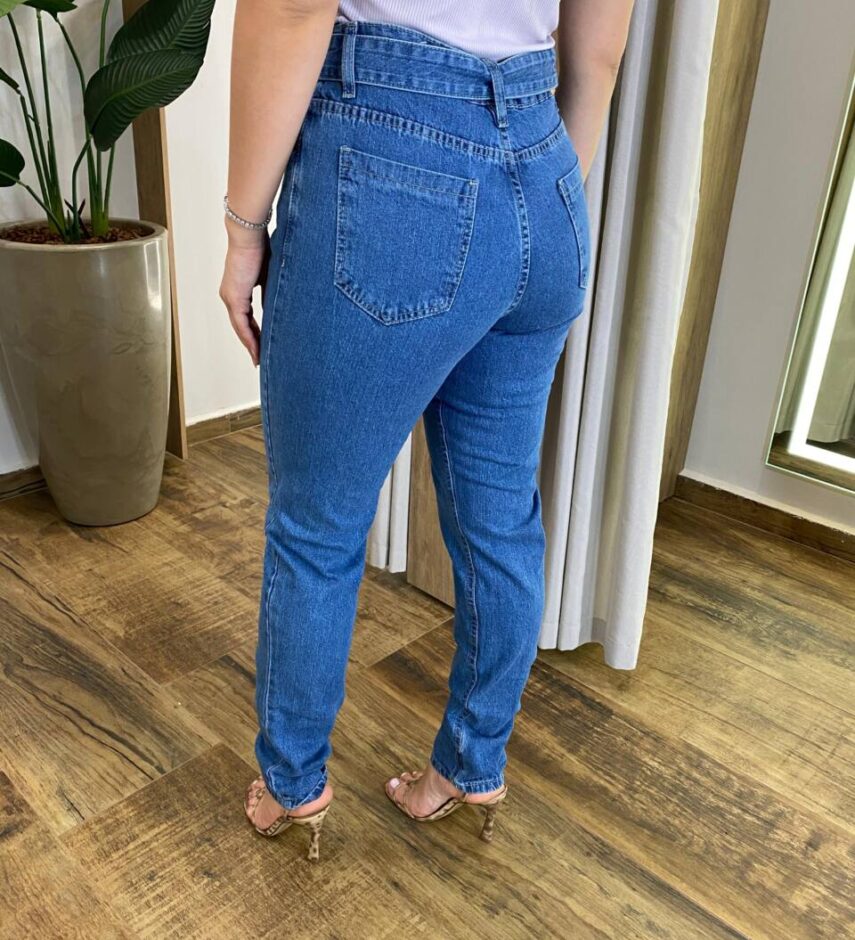 Calça Jeans Feminina Emanuelly Mom com Cinto 29370 - Fernanda Ramos Store