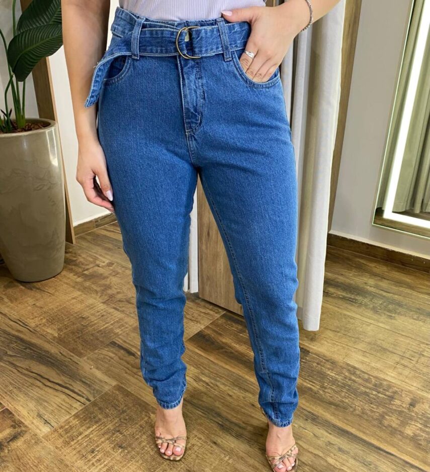 Calça Jeans Feminina Emanuelly Mom com Cinto 29370 - Fernanda Ramos Store