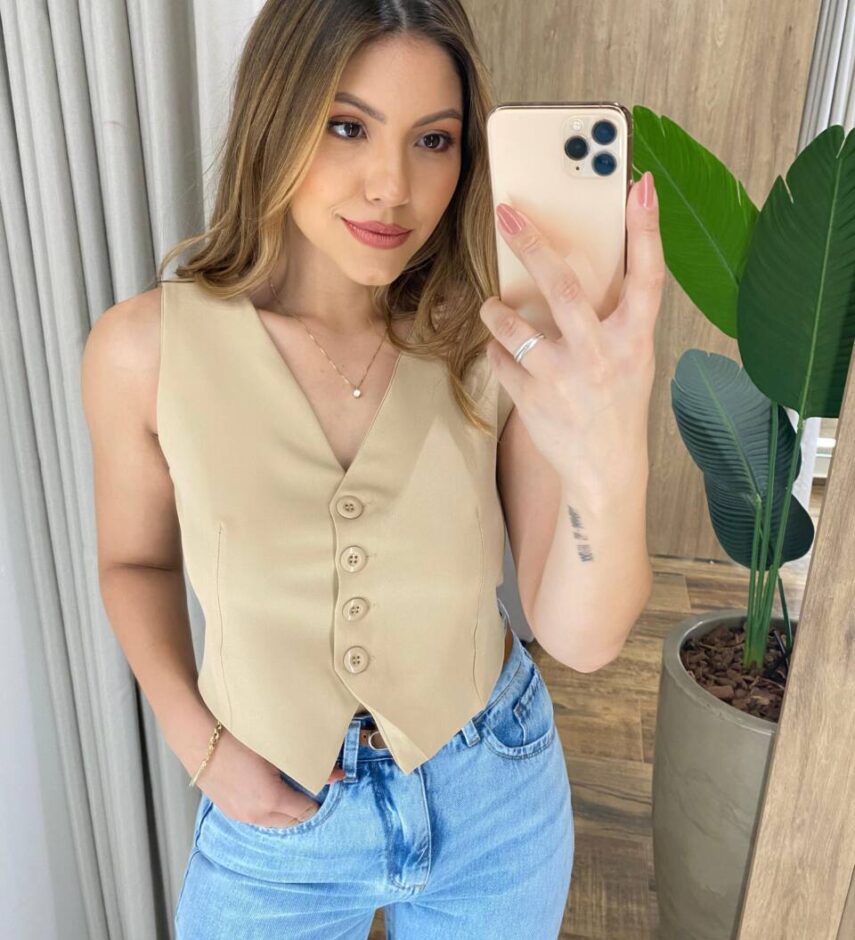 Colete Feminino Alfaiataria Maitê com Botões Bege - Fernanda Ramos Store