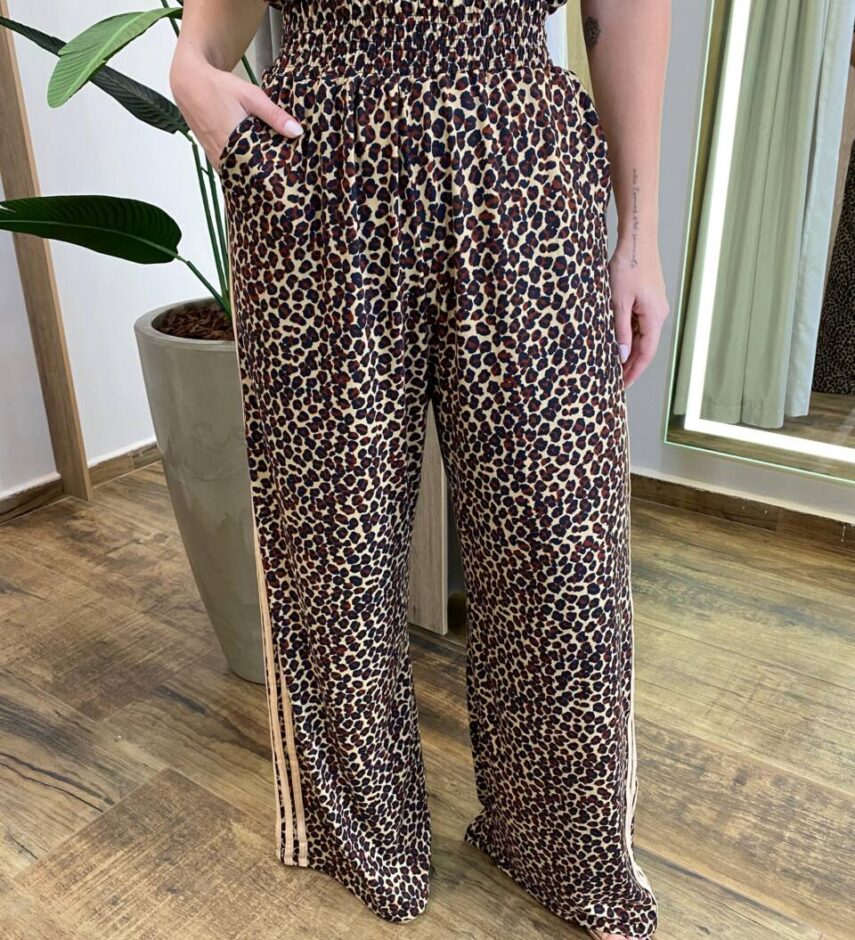 Conjunto Feminino Ana Blusa Manga Curta e Calça Estampa Animal Print - Fernanda Ramos Store