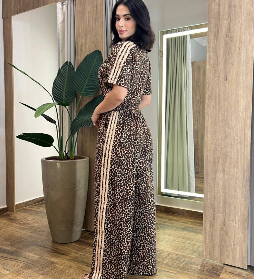 Conjunto Feminino Ana Blusa Manga Curta e Calça Estampa Animal Print - Fernanda Ramos Store