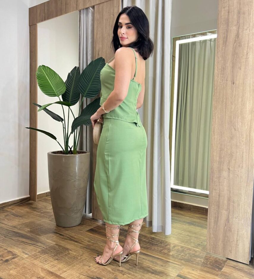Conjunto Feminino Bianca Cropped com Bojo e Saia Midi Verde - Fernanda Ramos Store